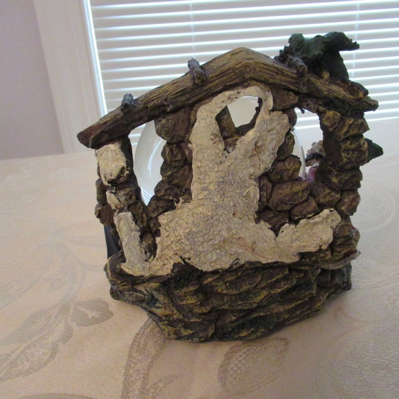 Nativity Musical Water Globe - Picture 3 of 9